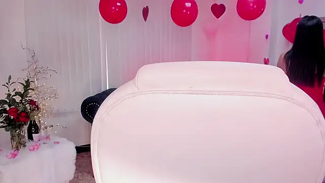 naomii campbell  online show from 02-14-25, 12:57