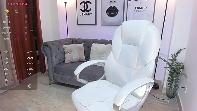 naomii campbell  online show from 03-01-25, 12:45