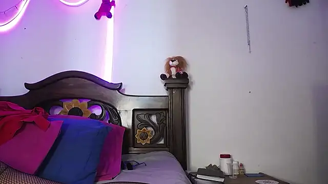 Snapshot of DominaLeona chatting on 12-02-24, 07:49 DominaLeona online show from 12-02-24, 07:49