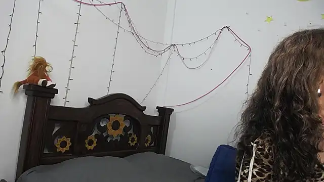 Snapshot of DominaLeona chatting on 03-09-25, 01:14 DominaLeona online show from 03-09-25, 01:14