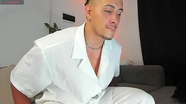 Snapshot of lucasanto_ chatting on 03-11-25, 04:10 lucasanto online show from 03-11-25, 04:10