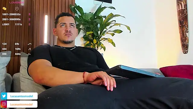 Snapshot of lucasanto_ chatting on 10-25-25, 01:13 lucasanto online show from 10-25-25, 01:13