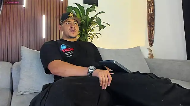 lucasanto  online show from 02-02-26, 01:48