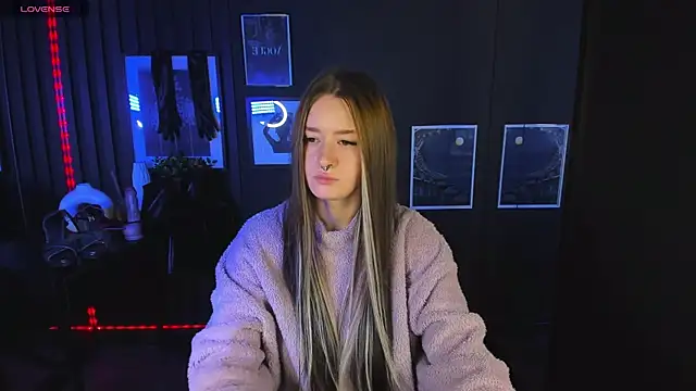 Lily Moonlight online show from 12-30-24, 11:37