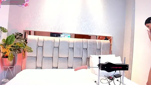 RoseTaylor   online show from 09-24-25, 05:22