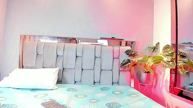 Snapshot of RoseTaylor__ chatting on 02-27-26, 05:07 RoseTaylor online show from 02-27-26, 05:07