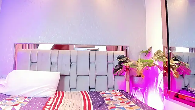 Snapshot of RoseTaylor__ chatting on 03-06-26, 05:04 RoseTaylor online show from 03-06-26, 05:04