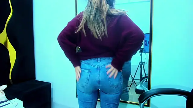 GiaRoussel online show from 12-05-25, 04:36