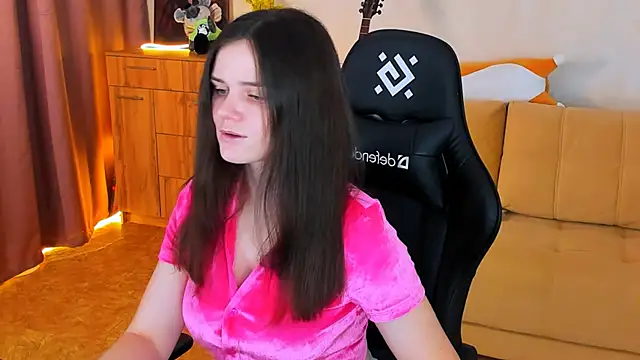 Lora Cain online show from 12-06-24, 02:28