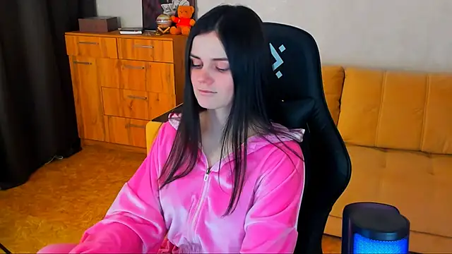 Lora Cain online show from 01-13-25, 05:44