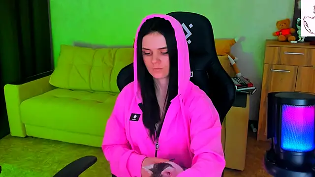 Lora Cain online show from 01-30-25, 06:21