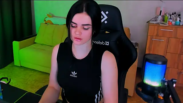 Lora Cain online show from 03-05-25, 02:34