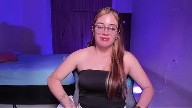 Snapshot of atenas_05_ chatting on 02-28-25, 06:41 atenas 05  online show from 02-28-25, 06:41