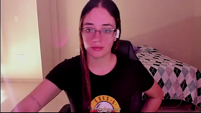 Snapshot of atenas_05_ chatting on 09-09-25, 06:18 atenas 05  online show from 09-09-25, 06:18