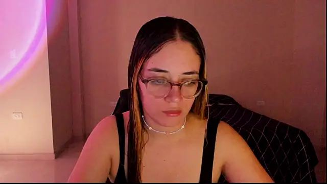Snapshot of atenas_05_ chatting on 09-11-25, 06:30 atenas 05  online show from 09-11-25, 06:30