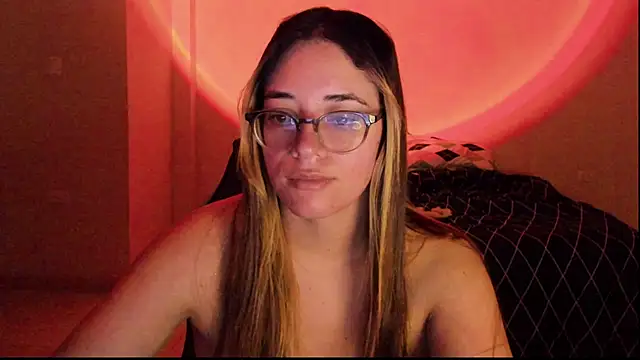 Snapshot of atenas_05_ chatting on 10-14-25, 09:21 atenas 05  online show from 10-14-25, 09:21