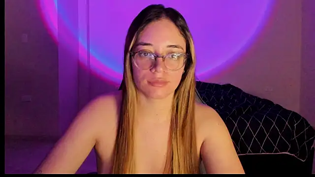 Snapshot of atenas_05_ chatting on 10-18-25, 09:32 atenas 05  online show from 10-18-25, 09:32