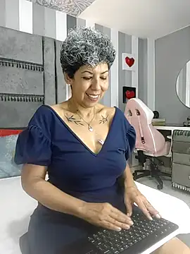 Julianewell online show from 11-12-25, 12:05