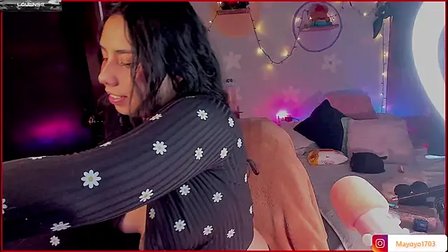 kiki cavilll online show from 10-27-25, 02:54