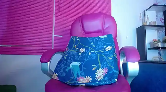 KOURTNEY-- online show from 03-09-25, 07:23