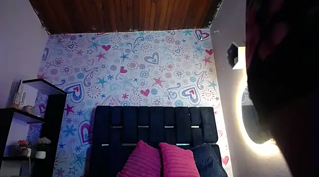 KOURTNEY-- online show from 03-10-25, 01:23