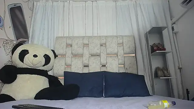 KOURTNEY-- online show from 10-06-25, 01:47