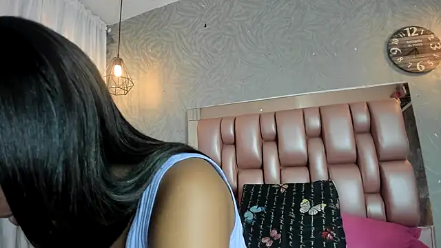 KOURTNEY-- online show from 11-29-25, 02:25