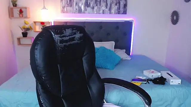 Snapshot of mia_aira chatting on 02-07-25, 08:42 mia aira online show from 02-07-25, 08:42