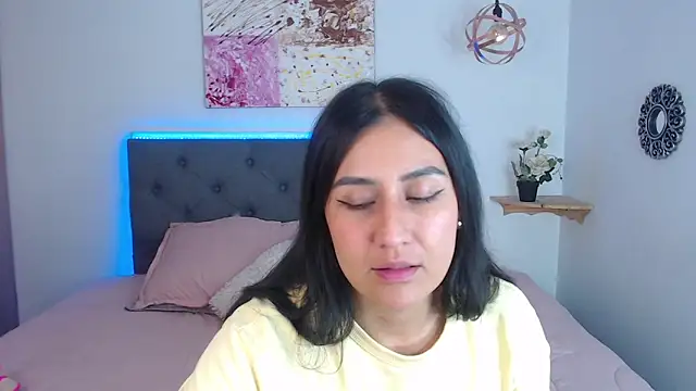 Snapshot of mia_aira chatting on 02-11-25, 08:31 mia aira online show from 02-11-25, 08:31