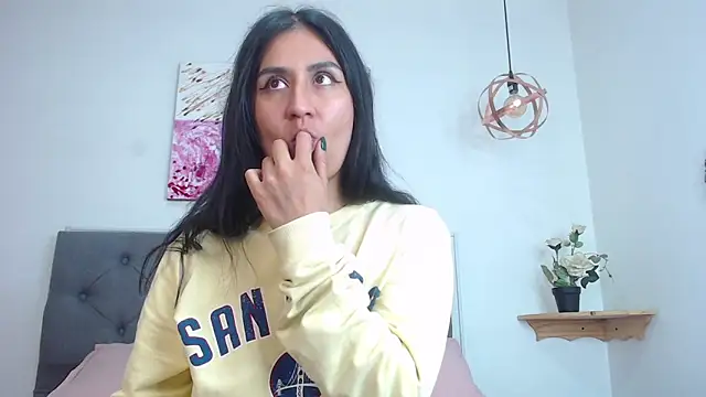 Snapshot of mia_aira chatting on 02-11-25, 11:33 mia aira online show from 02-11-25, 11:33