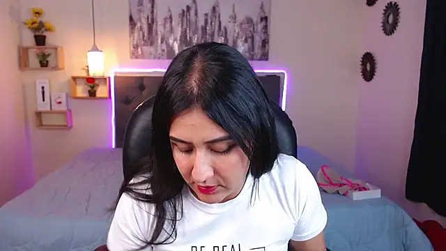 Snapshot of mia_aira chatting on 02-17-25, 08:15 mia aira online show from 02-17-25, 08:15