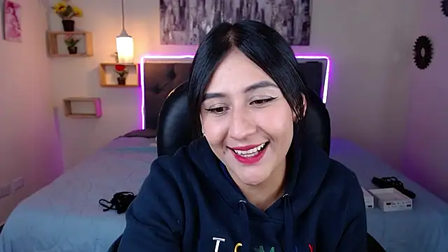 Snapshot of mia_aira chatting on 02-18-25, 08:25 mia aira online show from 02-18-25, 08:25