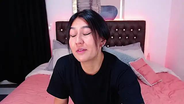 Snapshot of mia_aira chatting on 03-17-25, 08:40 mia aira online show from 03-17-25, 08:40