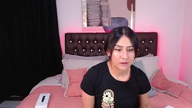 Snapshot of mia_aira chatting on 03-18-25, 08:26 mia aira online show from 03-18-25, 08:26