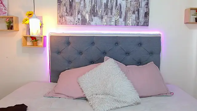 Snapshot of mia_aira chatting on 09-08-25, 03:11 mia aira online show from 09-08-25, 03:11