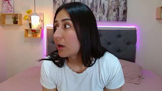 Snapshot of mia_aira chatting on 09-17-25, 03:35 mia aira online show from 09-17-25, 03:35