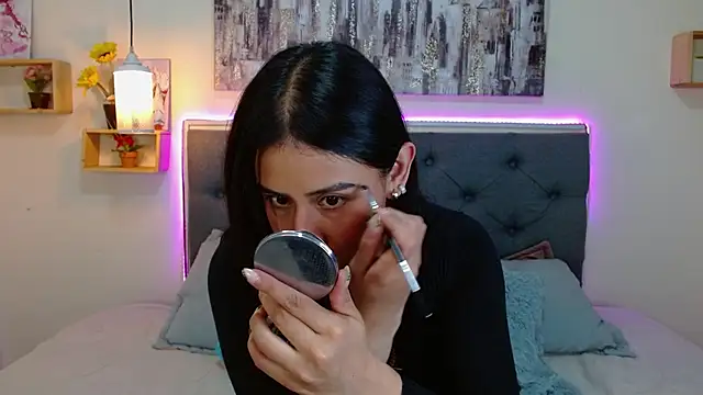 Snapshot of mia_aira chatting on 09-19-25, 02:40 mia aira online show from 09-19-25, 02:40