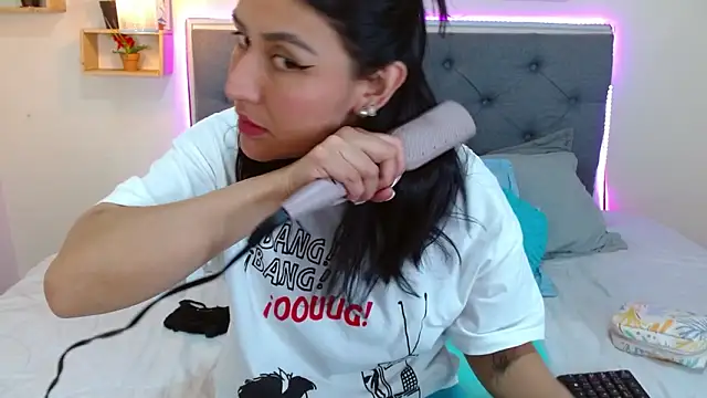 Snapshot of mia_aira chatting on 09-25-25, 03:16 mia aira online show from 09-25-25, 03:16