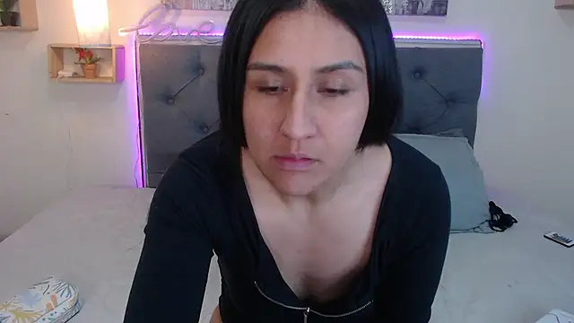 Snapshot of mia_aira chatting on 10-14-25, 05:03 mia aira online show from 10-14-25, 05:03