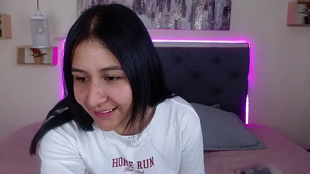 Snapshot of mia_aira chatting on 10-31-25, 03:13 mia aira online show from 10-31-25, 03:13