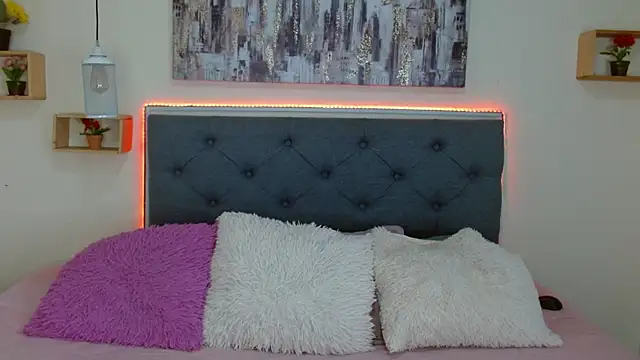 Snapshot of mia_aira chatting on 11-25-25, 03:56 mia aira online show from 11-25-25, 03:56