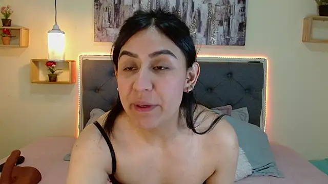 Snapshot of mia_aira chatting on 12-18-25, 03:51 mia aira online show from 12-18-25, 03:51