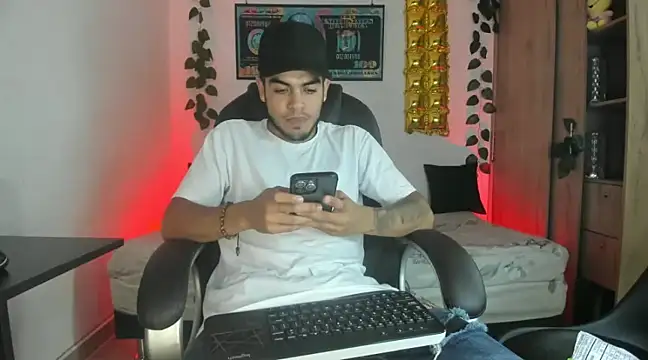 Snapshot of mikee_scooth chatting on 02-11-25, 04:01 mikee scooth online show from 02-11-25, 04:01