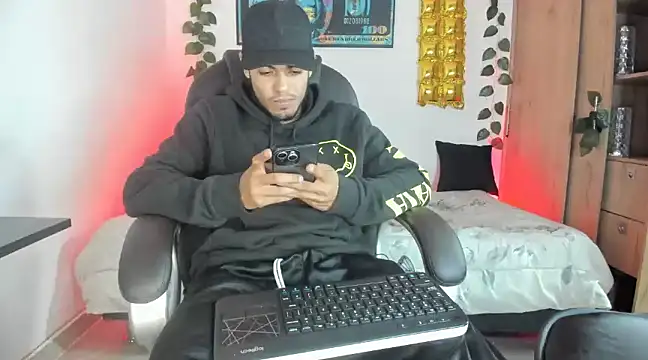 Snapshot of mikee_scooth chatting on 02-12-25, 03:51 mikee scooth online show from 02-12-25, 03:51