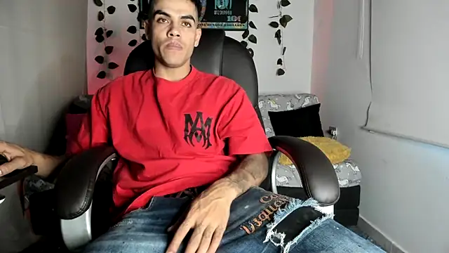 Snapshot of mikee_scooth chatting on 09-21-25, 10:33 mikee scooth online show from 09-21-25, 10:33