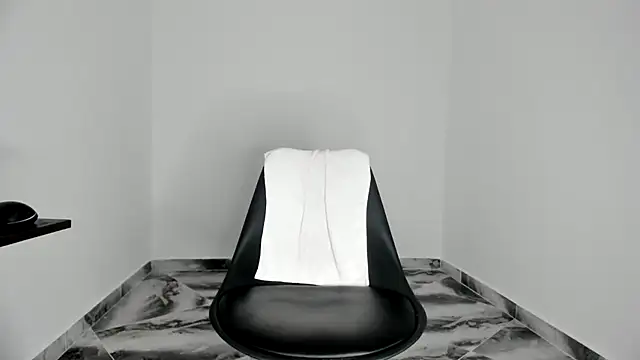 mikee scooth online show from 11-19-25, 06:30