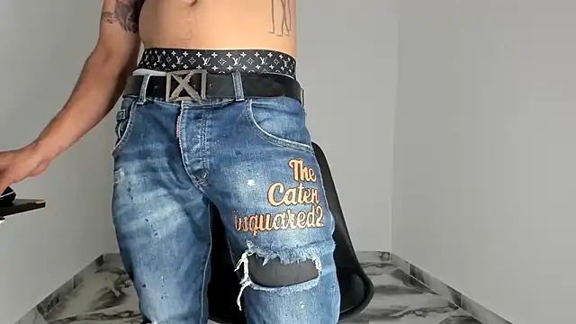 mikee scooth online show from 12-18-25, 07:31