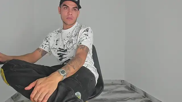 Snapshot of mikee_scooth chatting on 01-15-26, 04:50 mikee scooth online show from 01-15-26, 04:50