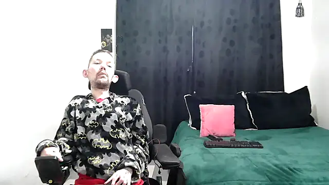 Sophia and Thomas online show from 03-18-25, 10:14