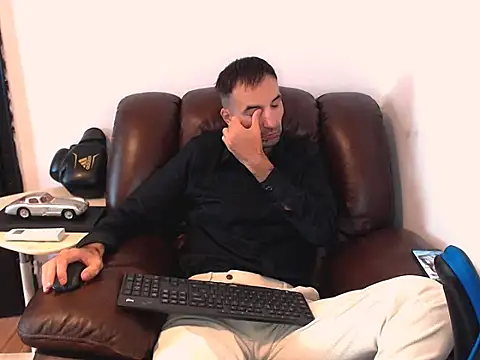 Leo 1617 online show from 10-11-25, 09:19